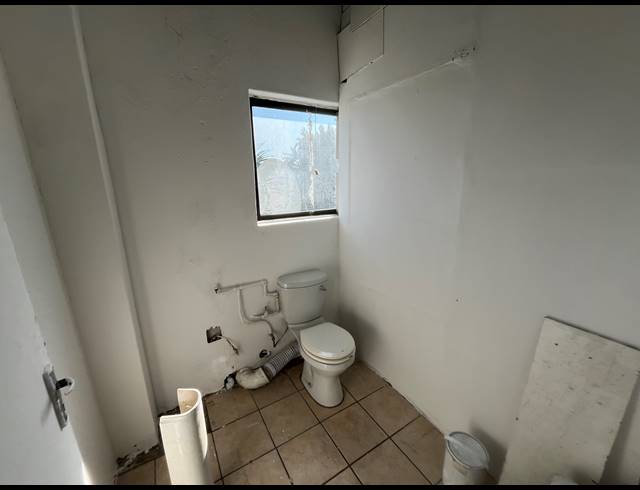 60M² BUSINESS TO LET IN PARKLANDS